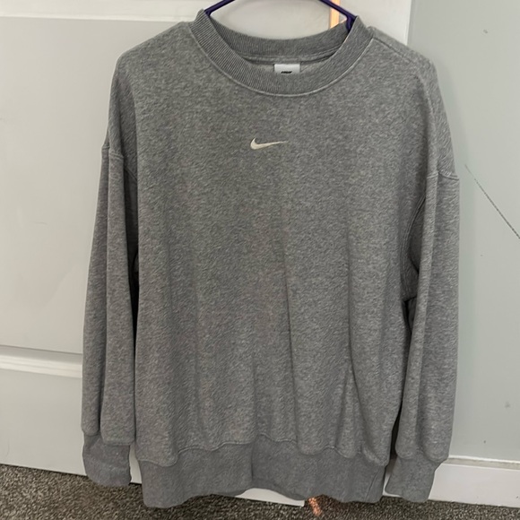 Women’s Nike grey crewneck - Picture 1 of 2